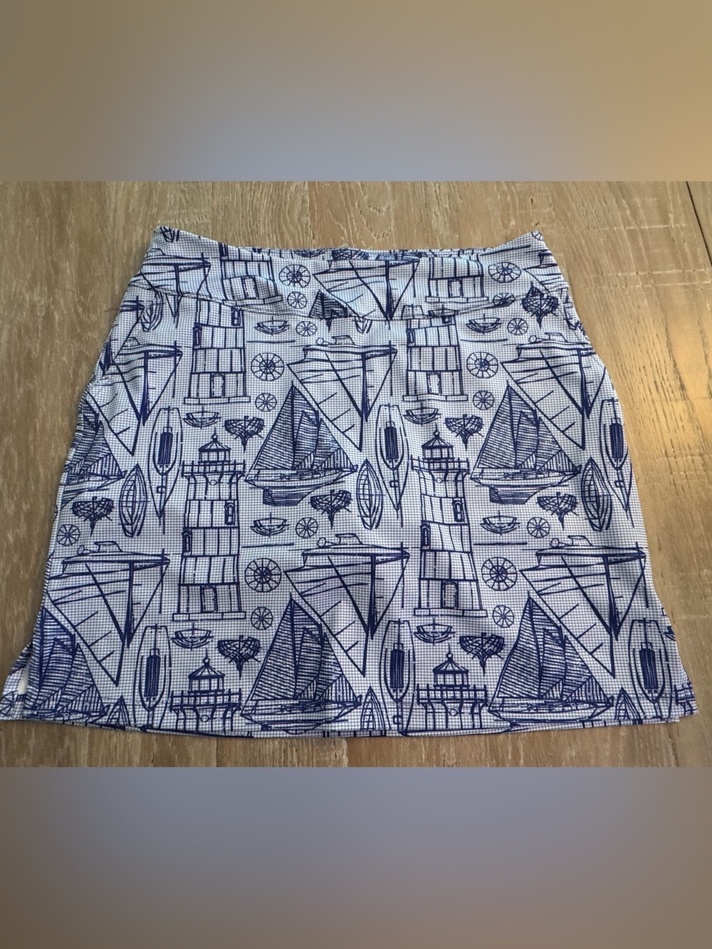 Small vineyard vines skort